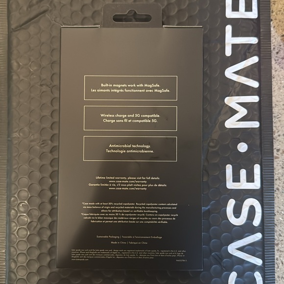 kate spade new york Scattered Flowers MagSafe - iPhone 15 Pro Max - Picture 4 of 4